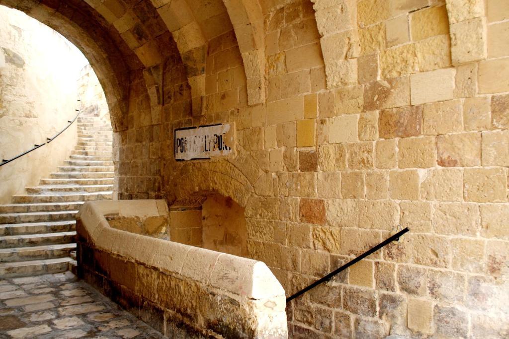 Sally Port Сенглі Екстер'єр фото